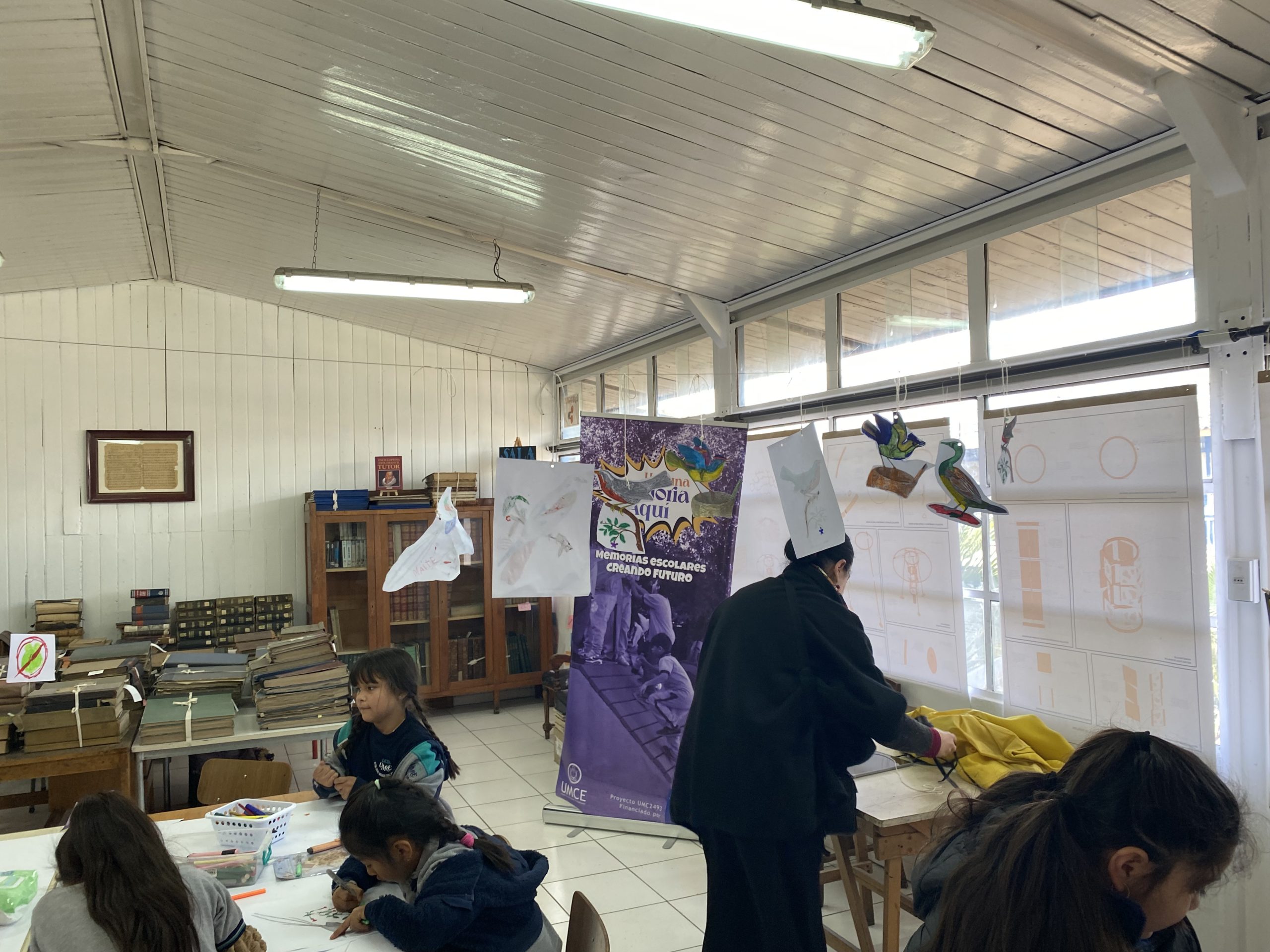 Actividad Aves que llevan memorias con estudiantes de segundo básico